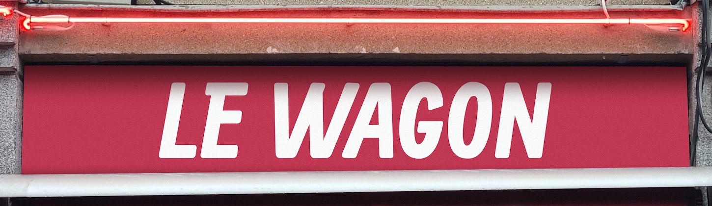 Terrasse du bar Le Wagon sur le quai de la Fosse